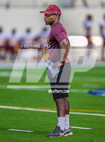 Thumbnail 2 in Beaumont United vs. Channelview (Scrimmage) photogallery.