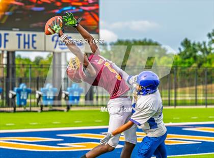 Thumbnail 2 in Beaumont United vs. Channelview (Scrimmage) photogallery.