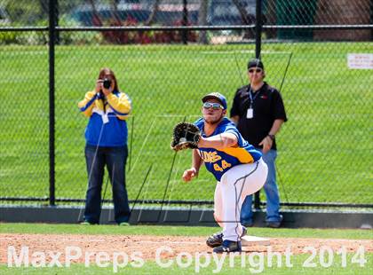 Thumbnail 2 in Caliche vs. Dove Creek (CHSAA 1A Final) photogallery.
