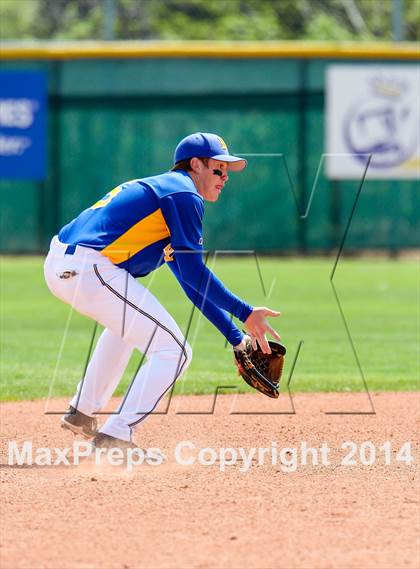 Thumbnail 3 in Caliche vs. Dove Creek (CHSAA 1A Final) photogallery.