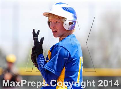 Thumbnail 3 in Caliche vs. Dove Creek (CHSAA 1A Final) photogallery.