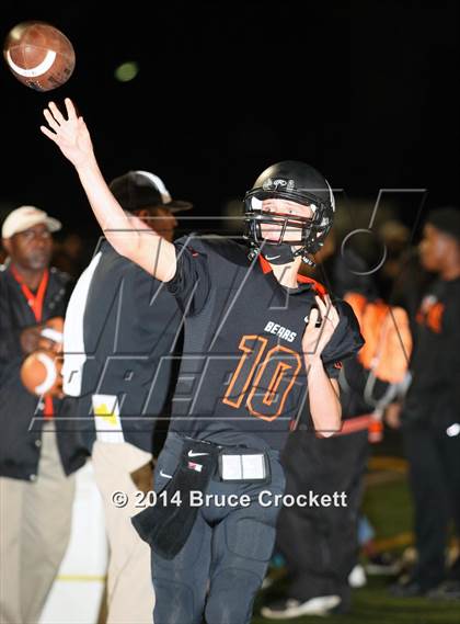 Thumbnail 1 in Gladewater vs. Gilmer (UIL 4A Regional Playoff) photogallery.