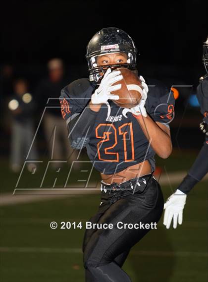 Thumbnail 2 in Gladewater vs. Gilmer (UIL 4A Regional Playoff) photogallery.