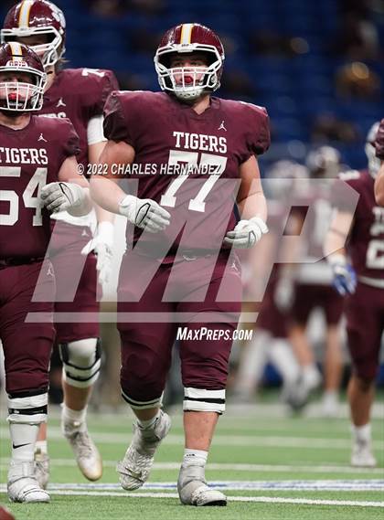 Thumbnail 2 in Harlingen vs Dripping Springs (UIL 6A Division II Regional Semifinals) photogallery.
