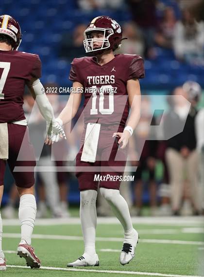 Thumbnail 3 in Harlingen vs Dripping Springs (UIL 6A Division II Regional Semifinals) photogallery.