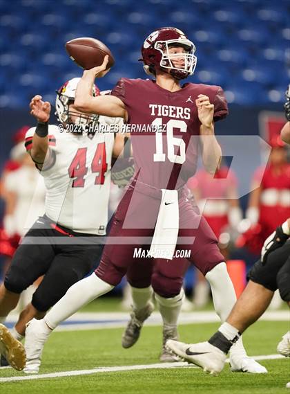 Thumbnail 2 in Harlingen vs Dripping Springs (UIL 6A Division II Regional Semifinals) photogallery.