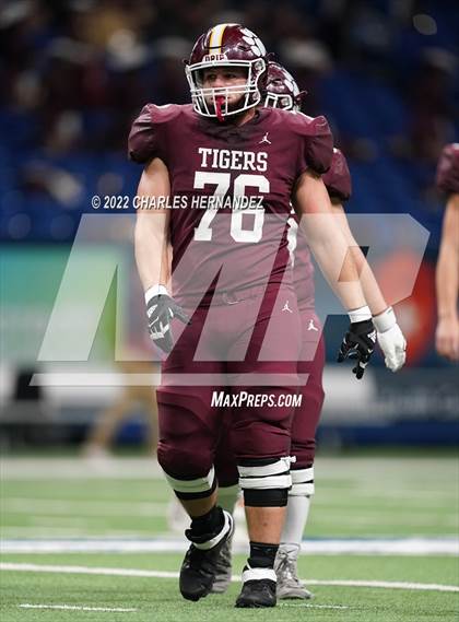 Thumbnail 1 in Harlingen vs Dripping Springs (UIL 6A Division II Regional Semifinals) photogallery.