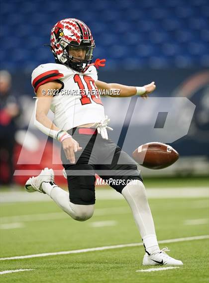 Thumbnail 2 in Harlingen vs Dripping Springs (UIL 6A Division II Regional Semifinals) photogallery.