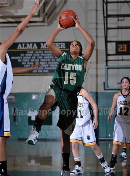 Thumbnail 2 in Canyon vs. Los Osos (Ladycat Classic) photogallery.
