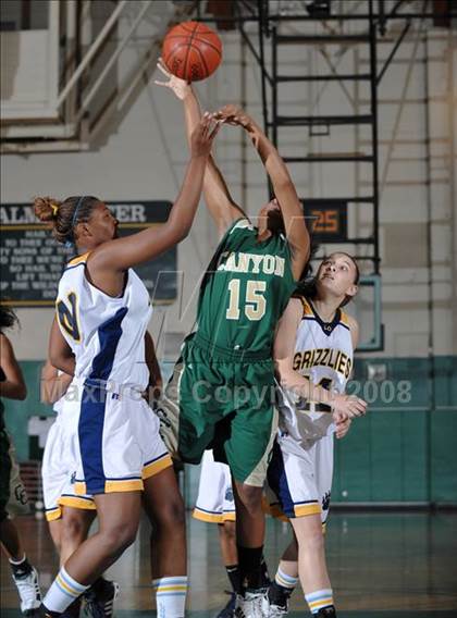 Thumbnail 2 in Canyon vs. Los Osos (Ladycat Classic) photogallery.