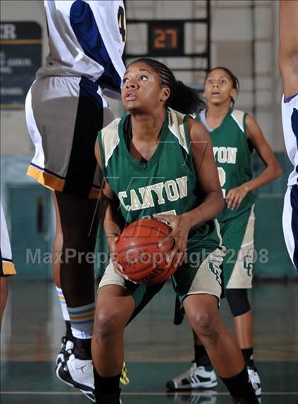 Thumbnail 1 in Canyon vs. Los Osos (Ladycat Classic) photogallery.