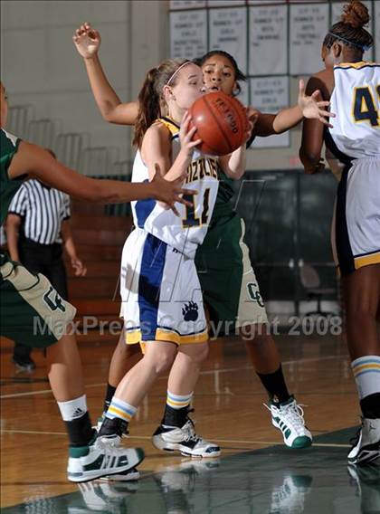 Thumbnail 3 in Canyon vs. Los Osos (Ladycat Classic) photogallery.