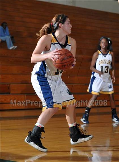 Thumbnail 2 in Canyon vs. Los Osos (Ladycat Classic) photogallery.