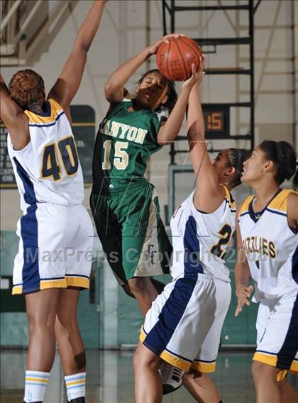 Thumbnail 1 in Canyon vs. Los Osos (Ladycat Classic) photogallery.