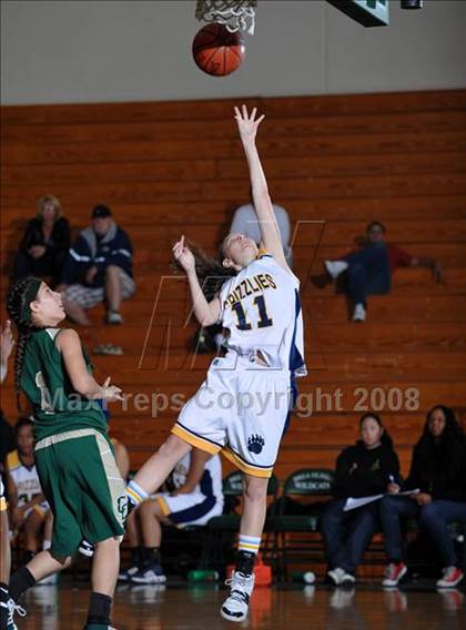 Thumbnail 3 in Canyon vs. Los Osos (Ladycat Classic) photogallery.