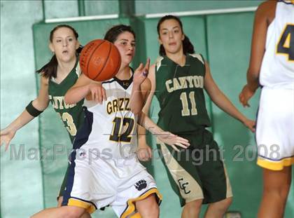 Thumbnail 1 in Canyon vs. Los Osos (Ladycat Classic) photogallery.