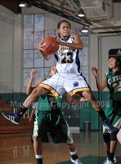 Thumbnail 3 in Canyon vs. Los Osos (Ladycat Classic) photogallery.