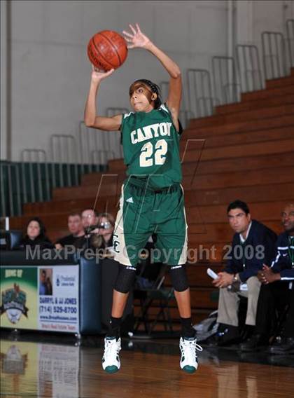 Thumbnail 3 in Canyon vs. Los Osos (Ladycat Classic) photogallery.