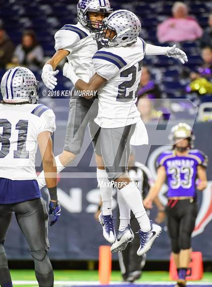 Thumbnail 2 in West Orange-Stark vs Navarro (UIL 4A Divison 2 Semifinal) photogallery.