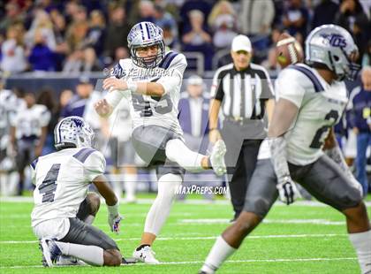 Thumbnail 3 in West Orange-Stark vs Navarro (UIL 4A Divison 2 Semifinal) photogallery.