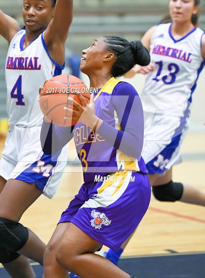Thumbnail 1 in Brackenridge Vs San Antonio Memorial (SAISD Invitational) photogallery.