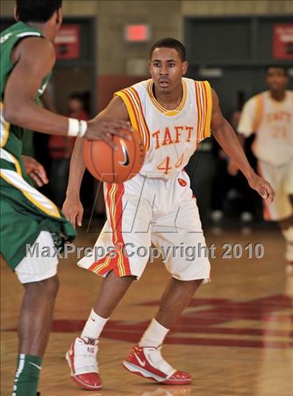 Thumbnail 2 in Taft vs. St. Patrick (Nike Extravaganza) photogallery.