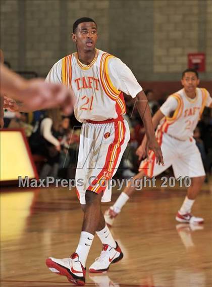 Thumbnail 1 in Taft vs. St. Patrick (Nike Extravaganza) photogallery.