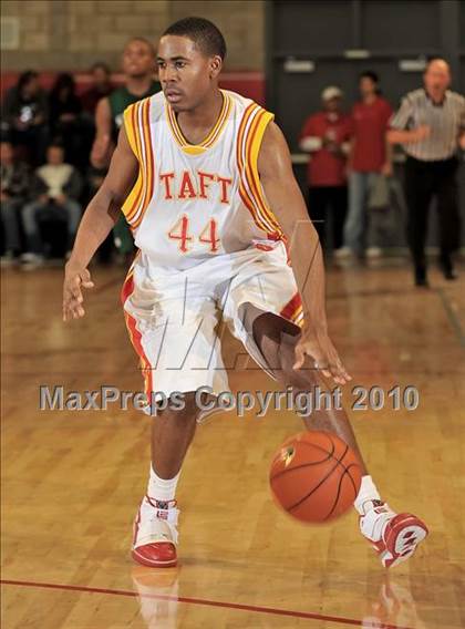 Thumbnail 1 in Taft vs. St. Patrick (Nike Extravaganza) photogallery.