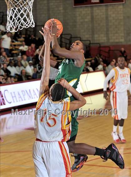 Thumbnail 1 in Taft vs. St. Patrick (Nike Extravaganza) photogallery.