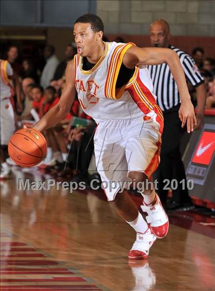 Thumbnail 2 in Taft vs. St. Patrick (Nike Extravaganza) photogallery.
