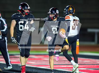 Thumbnail 3 in Milford vs. Monticello (UHSAA 8 Man Semi Final) photogallery.