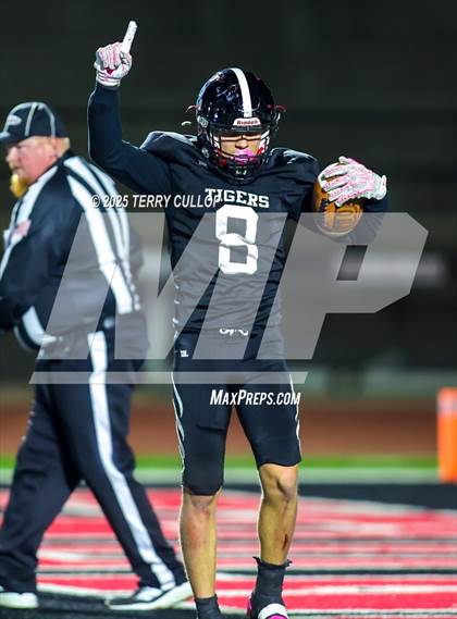 Thumbnail 2 in Milford vs. Monticello (UHSAA 8 Man Semi Final) photogallery.