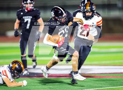 Thumbnail 2 in Milford vs. Monticello (UHSAA 8 Man Semi Final) photogallery.