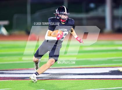 Thumbnail 1 in Milford vs. Monticello (UHSAA 8 Man Semi Final) photogallery.