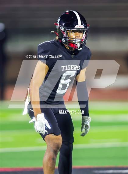 Thumbnail 3 in Milford vs. Monticello (UHSAA 8 Man Semi Final) photogallery.