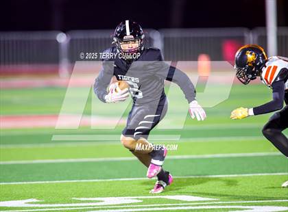 Thumbnail 1 in Milford vs. Monticello (UHSAA 8 Man Semi Final) photogallery.