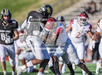 Thumbnail 2 in De Smet Jesuit vs. Raymore-Peculiar (MSHSAA Class 6 Championship) photogallery.