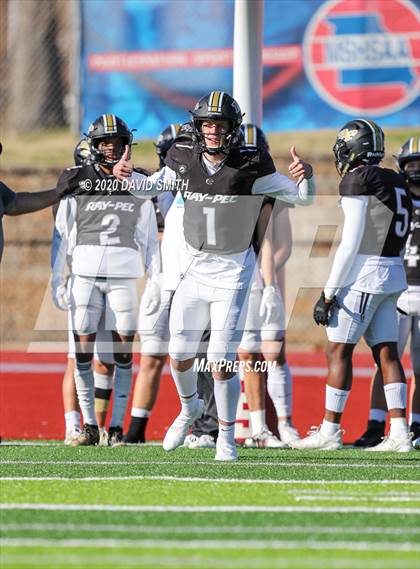 Thumbnail 2 in De Smet Jesuit vs. Raymore-Peculiar (MSHSAA Class 6 Championship) photogallery.