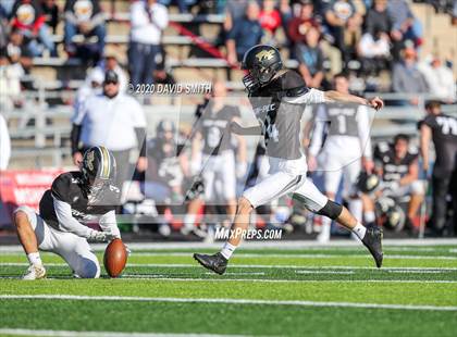 Thumbnail 3 in De Smet Jesuit vs. Raymore-Peculiar (MSHSAA Class 6 Championship) photogallery.