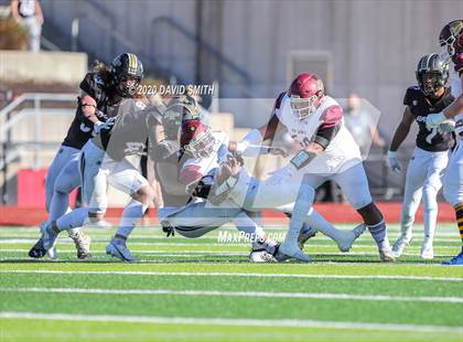 Thumbnail 2 in De Smet Jesuit vs. Raymore-Peculiar (MSHSAA Class 6 Championship) photogallery.