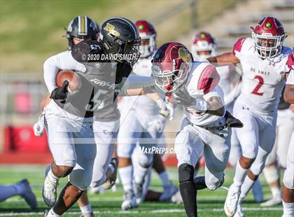 Thumbnail 2 in De Smet Jesuit vs. Raymore-Peculiar (MSHSAA Class 6 Championship) photogallery.