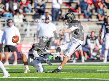 Thumbnail 3 in De Smet Jesuit vs. Raymore-Peculiar (MSHSAA Class 6 Championship) photogallery.