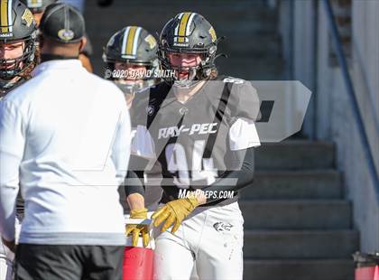 Thumbnail 2 in De Smet Jesuit vs. Raymore-Peculiar (MSHSAA Class 6 Championship) photogallery.