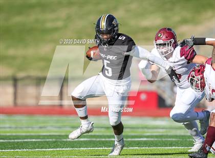 Thumbnail 2 in De Smet Jesuit vs. Raymore-Peculiar (MSHSAA Class 6 Championship) photogallery.