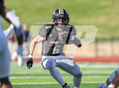 Thumbnail 2 in De Smet Jesuit vs. Raymore-Peculiar (MSHSAA Class 6 Championship) photogallery.
