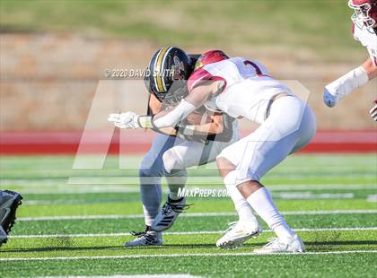 Thumbnail 2 in De Smet Jesuit vs. Raymore-Peculiar (MSHSAA Class 6 Championship) photogallery.