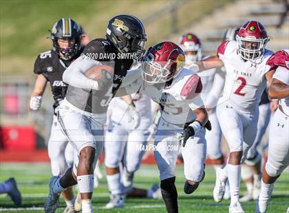 Thumbnail 3 in De Smet Jesuit vs. Raymore-Peculiar (MSHSAA Class 6 Championship) photogallery.