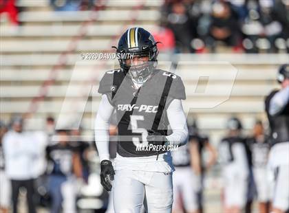 Thumbnail 2 in De Smet Jesuit vs. Raymore-Peculiar (MSHSAA Class 6 Championship) photogallery.