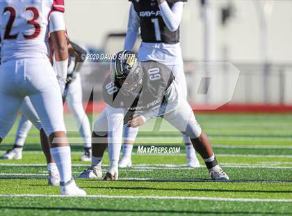 Thumbnail 3 in De Smet Jesuit vs. Raymore-Peculiar (MSHSAA Class 6 Championship) photogallery.
