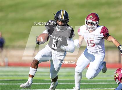Thumbnail 1 in De Smet Jesuit vs. Raymore-Peculiar (MSHSAA Class 6 Championship) photogallery.